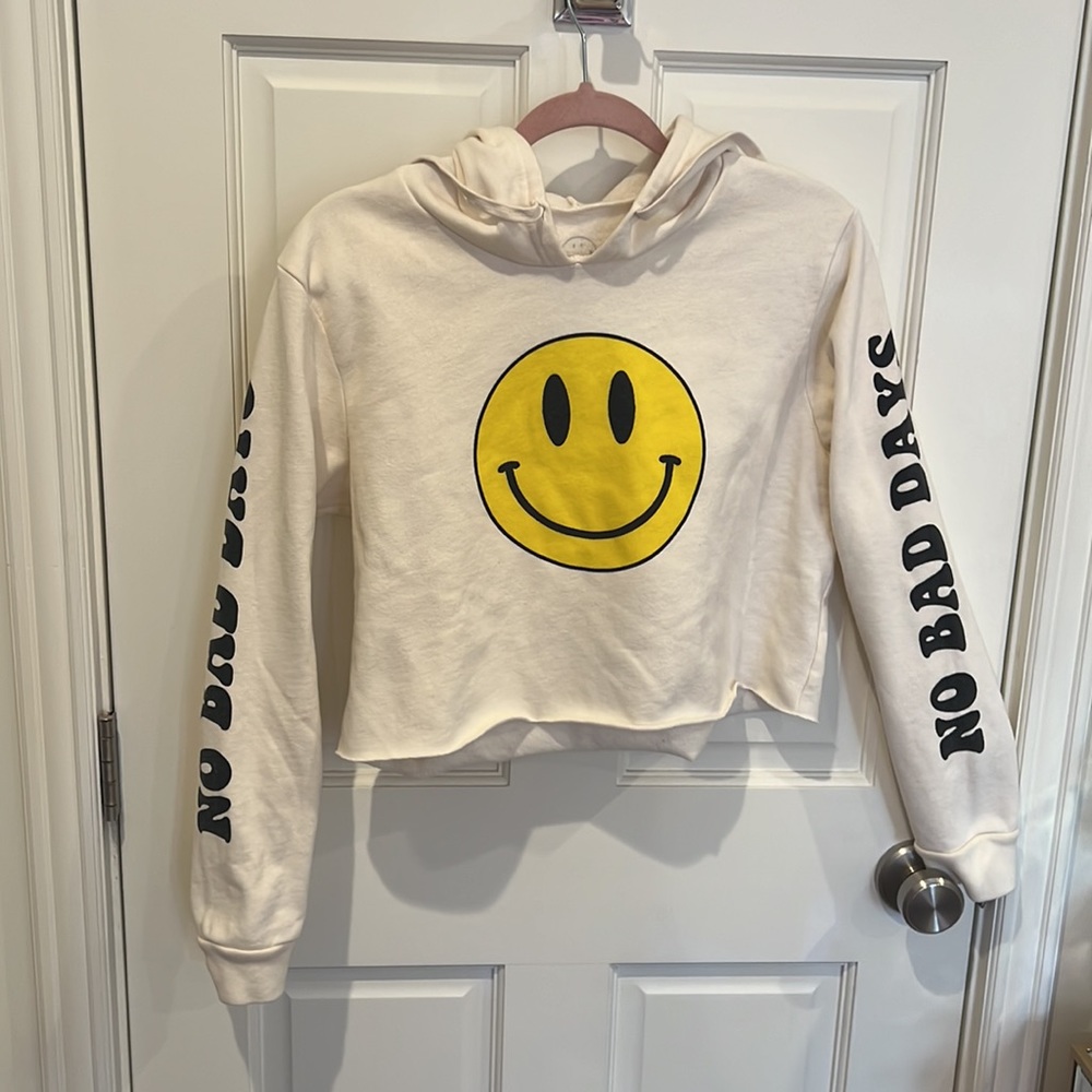 World smile foundation cropped hoodie